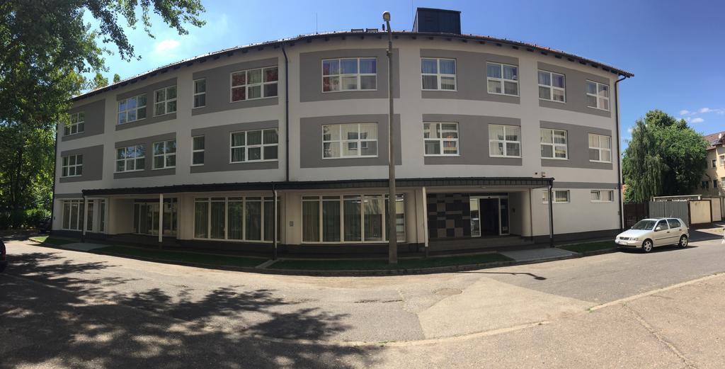 Lotus Hotel Сегед Екстериор снимка