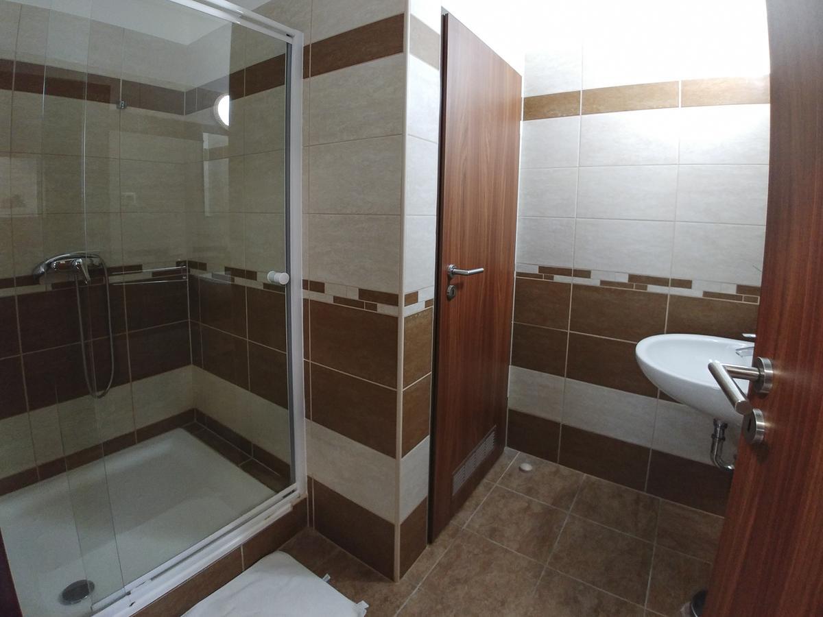 Lotus Hotel Сегед Екстериор снимка