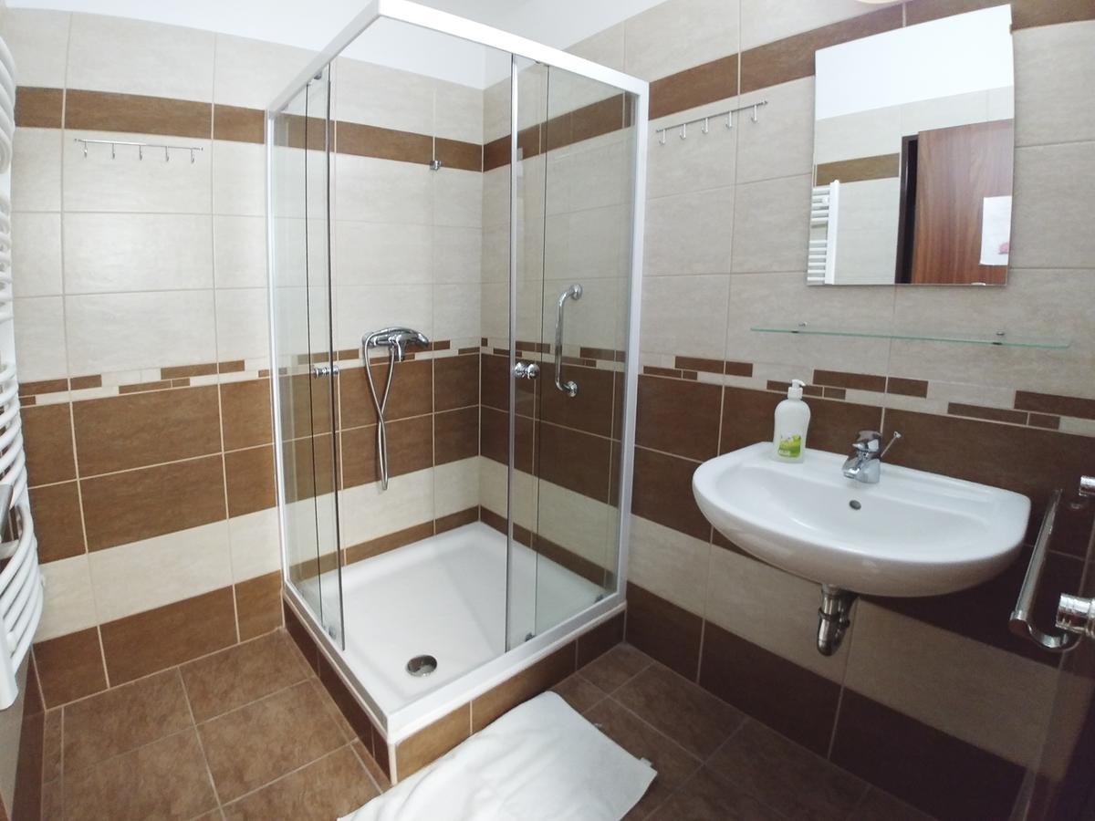 Lotus Hotel Сегед Екстериор снимка