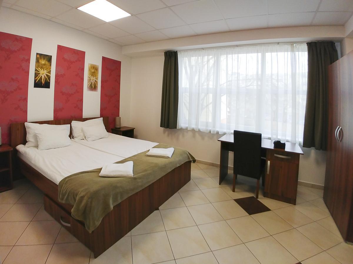Lotus Hotel Сегед Екстериор снимка
