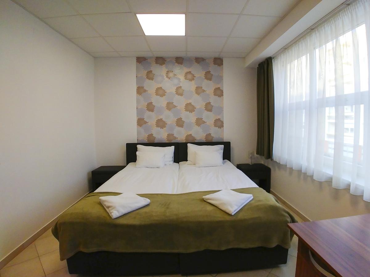 Lotus Hotel Сегед Екстериор снимка