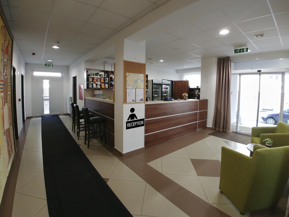 Lotus Hotel Сегед Екстериор снимка