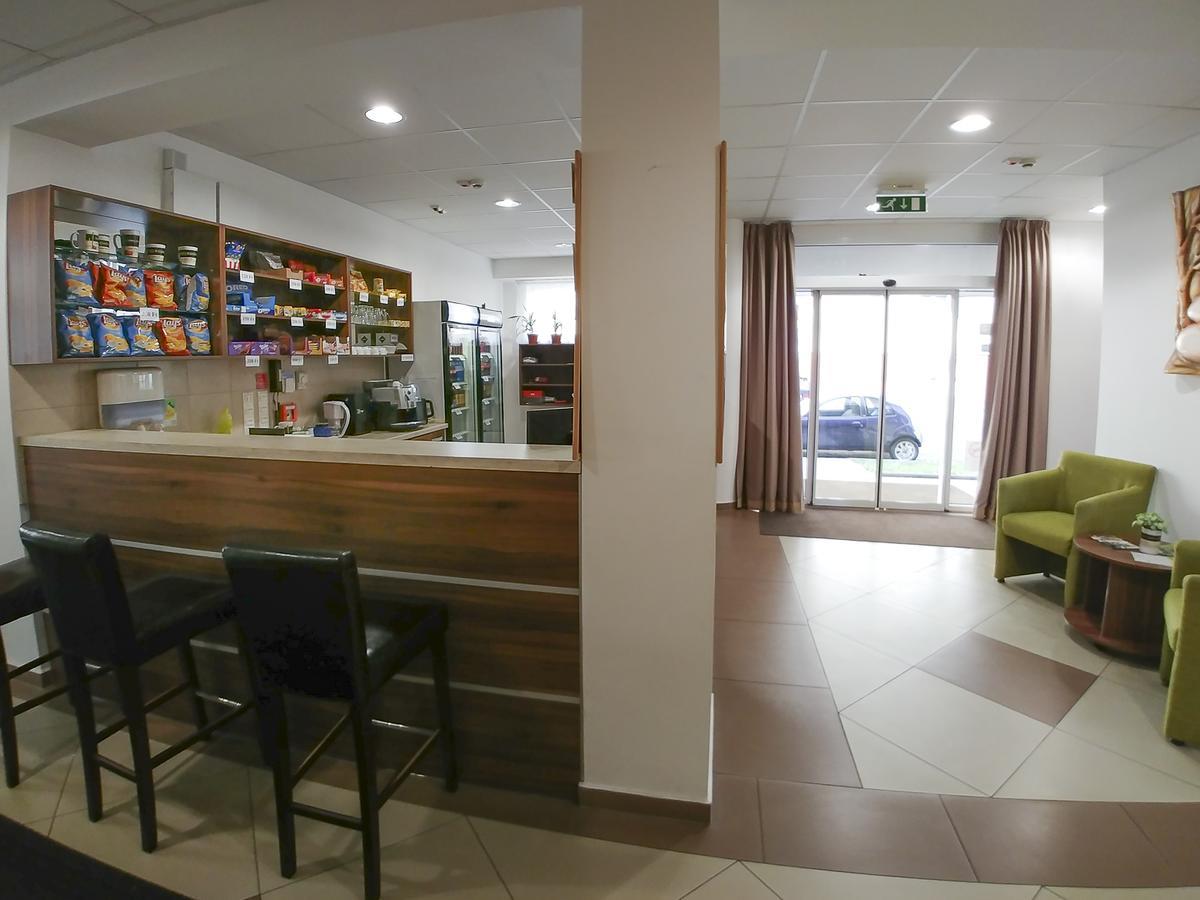 Lotus Hotel Сегед Екстериор снимка