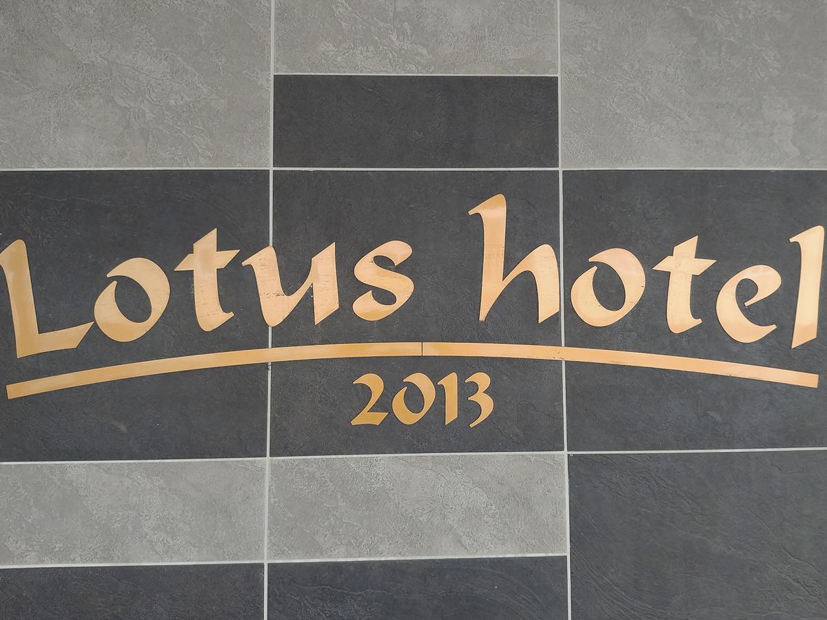 Lotus Hotel Сегед Екстериор снимка