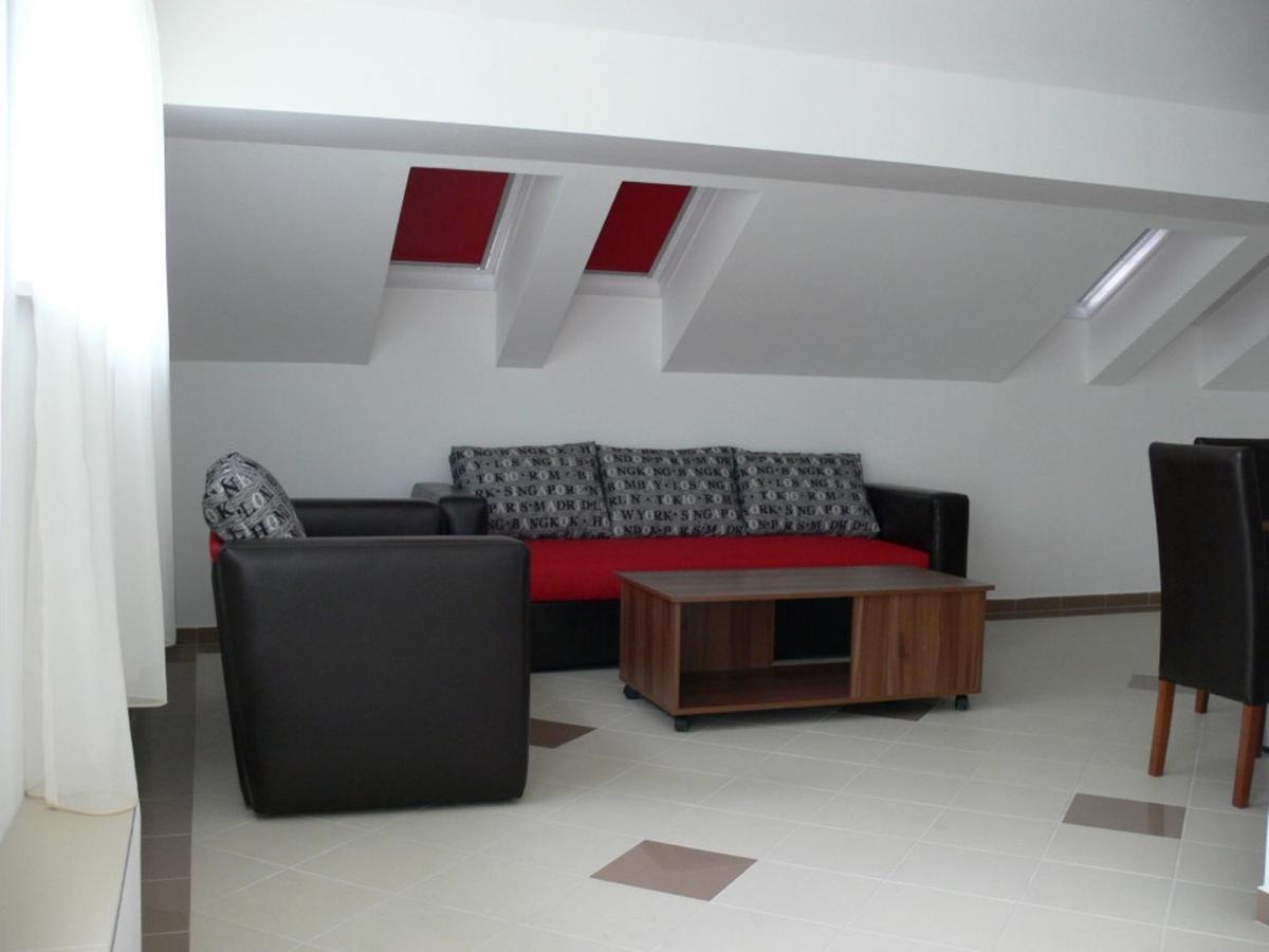 Lotus Hotel Сегед Екстериор снимка